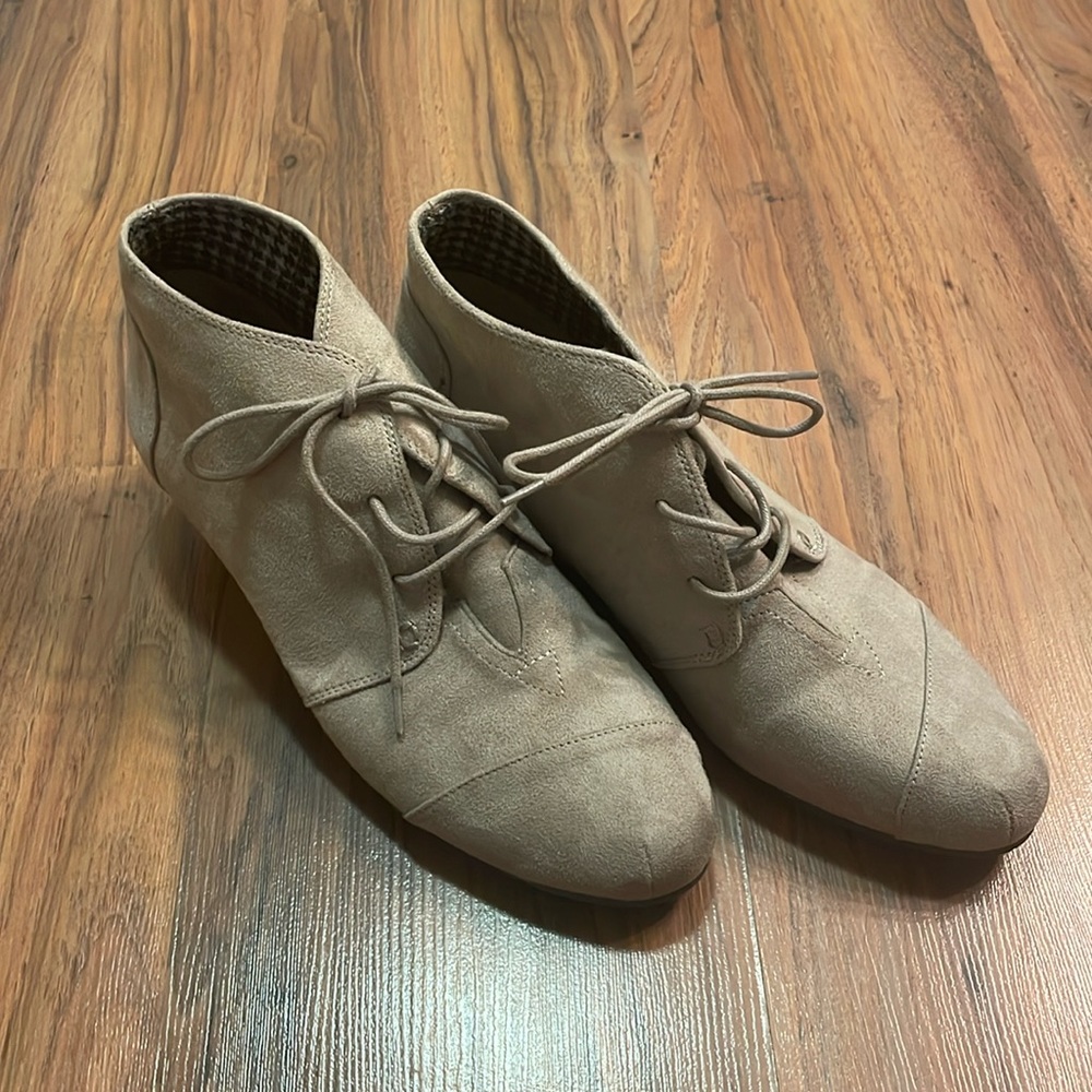 Tan Wedges